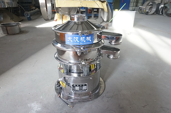 不銹鋼小型振動(dòng)篩材質(zhì)使用不銹鋼與碳制造而成。